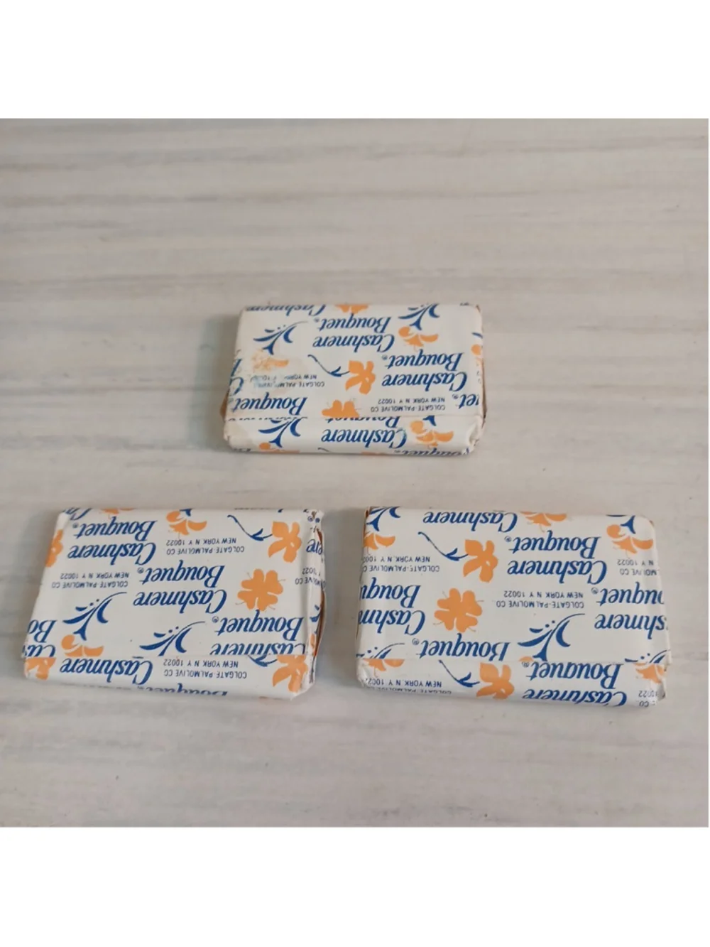 Colgate Palmolive Cashmere Bouquet Hotel Travel Soaps Blue Yellow Vintage New